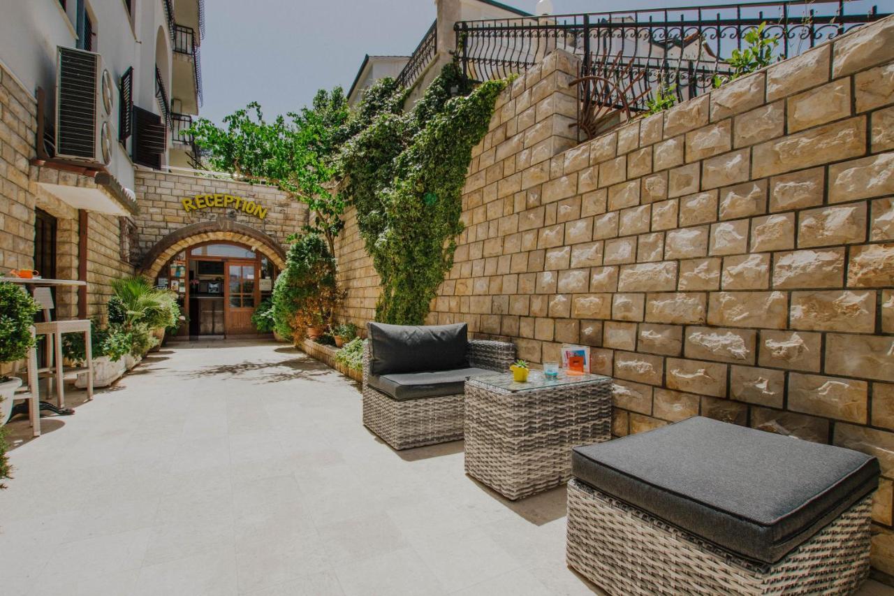 Hotel Vila Tina Arbanija Екстериор снимка