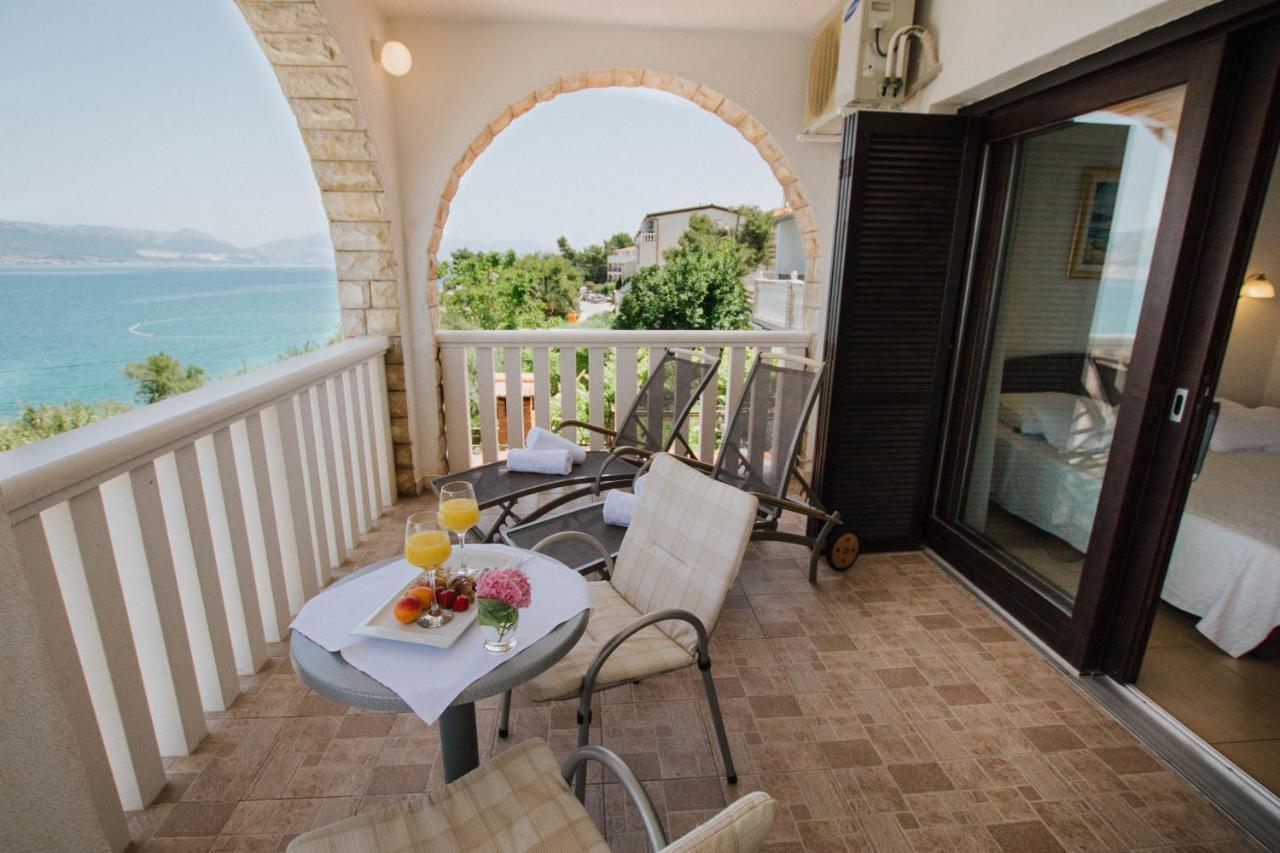 Hotel Vila Tina Arbanija Екстериор снимка