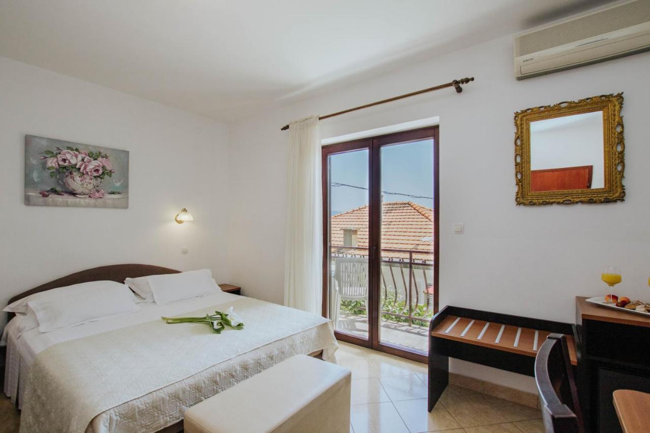 Hotel Vila Tina Arbanija Екстериор снимка