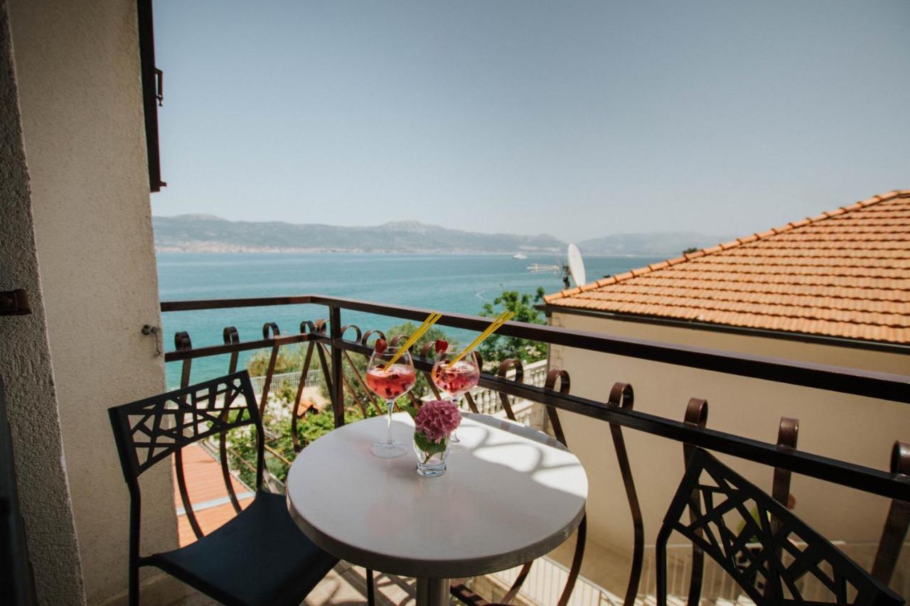 Hotel Vila Tina Arbanija Екстериор снимка