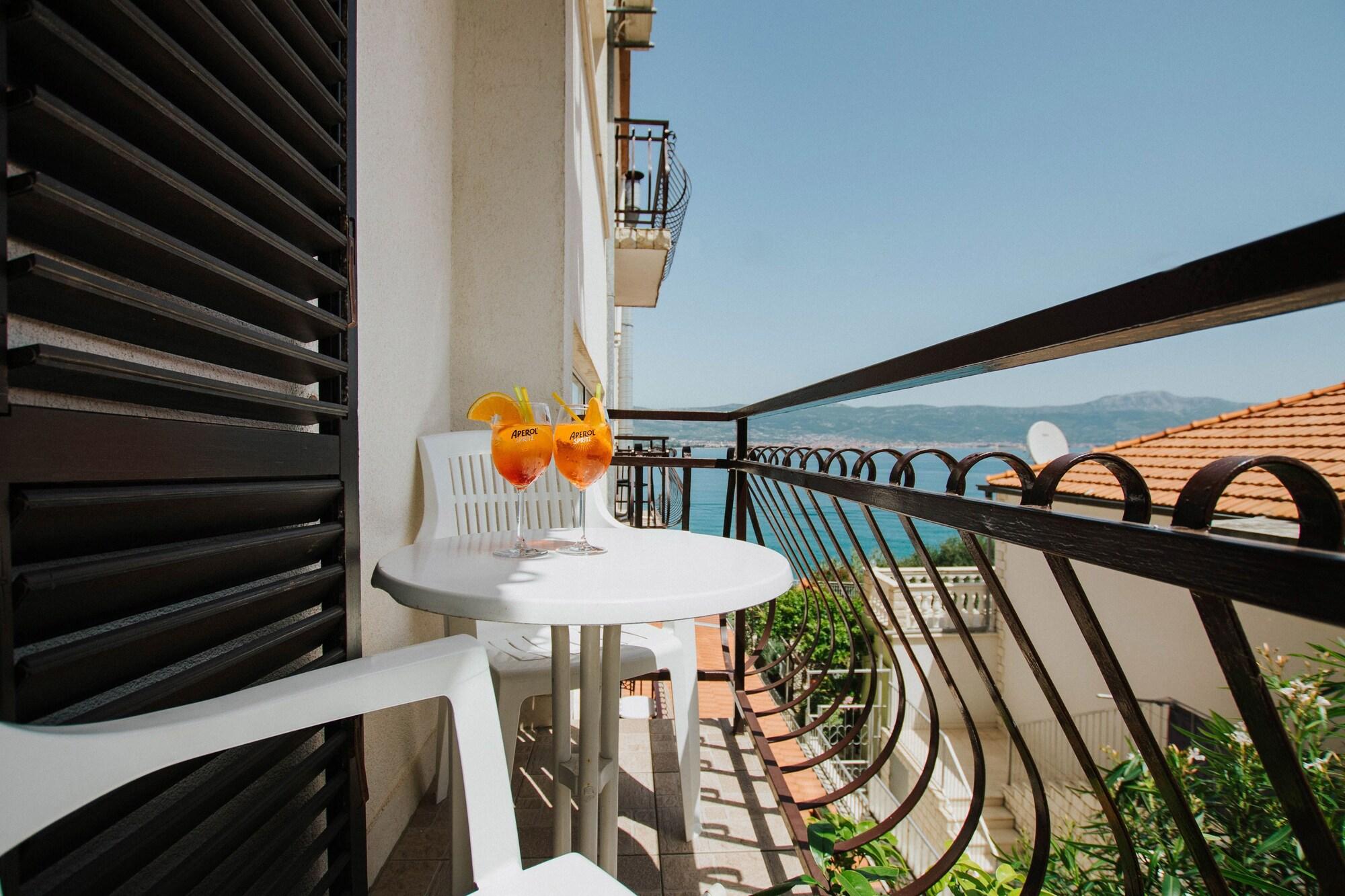 Hotel Vila Tina Arbanija Екстериор снимка