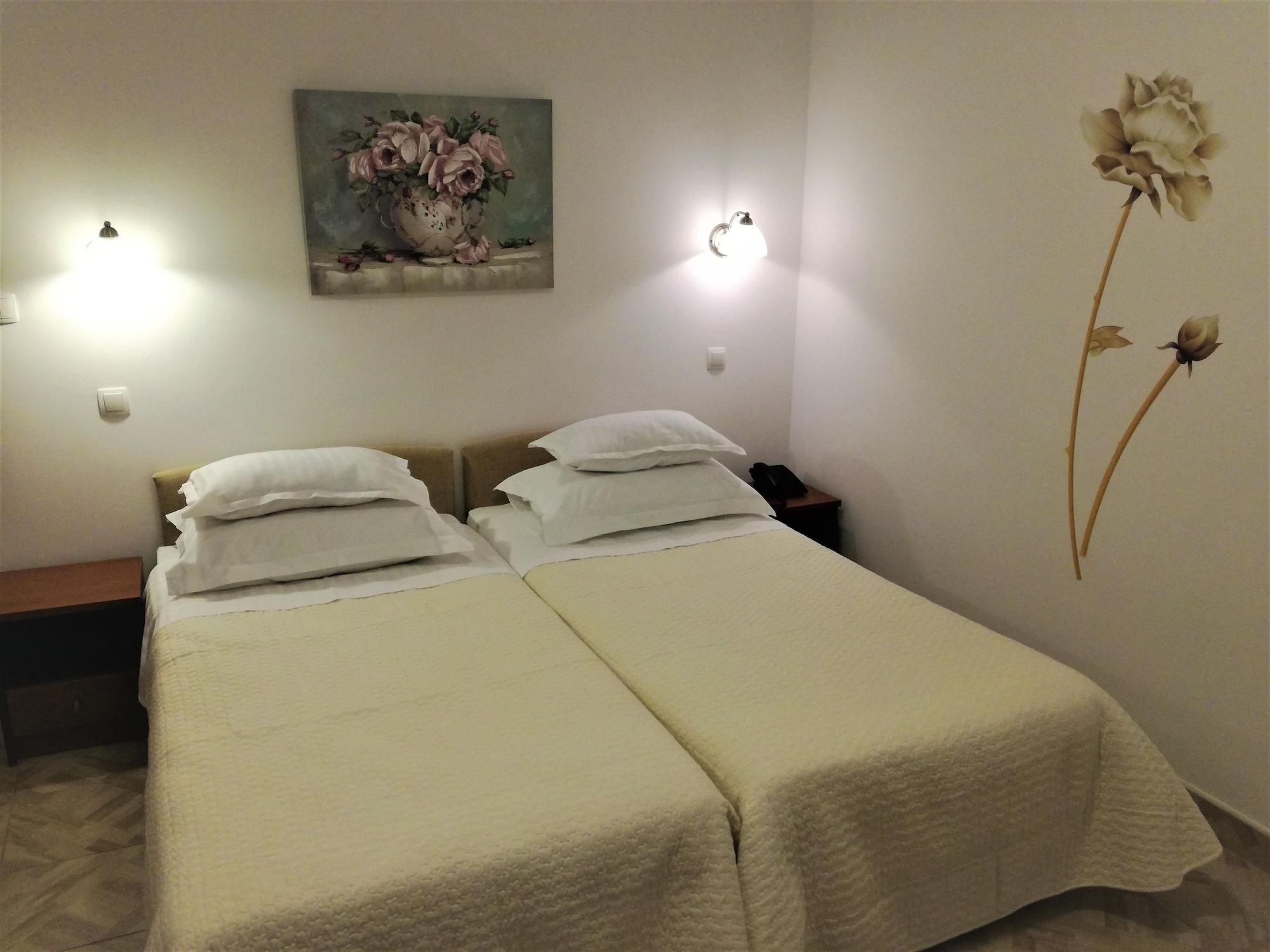 Hotel Vila Tina Arbanija Екстериор снимка