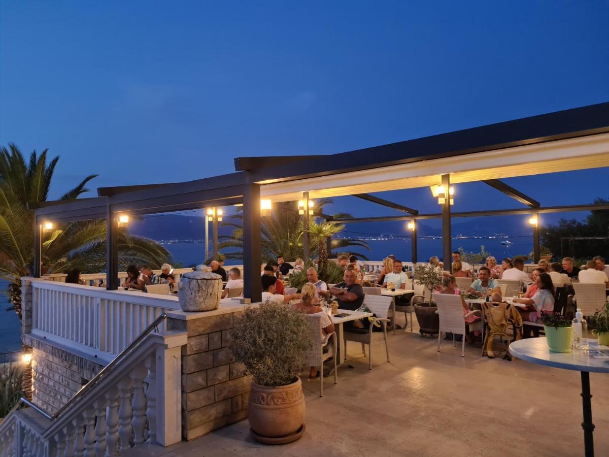 Hotel Vila Tina Arbanija Екстериор снимка