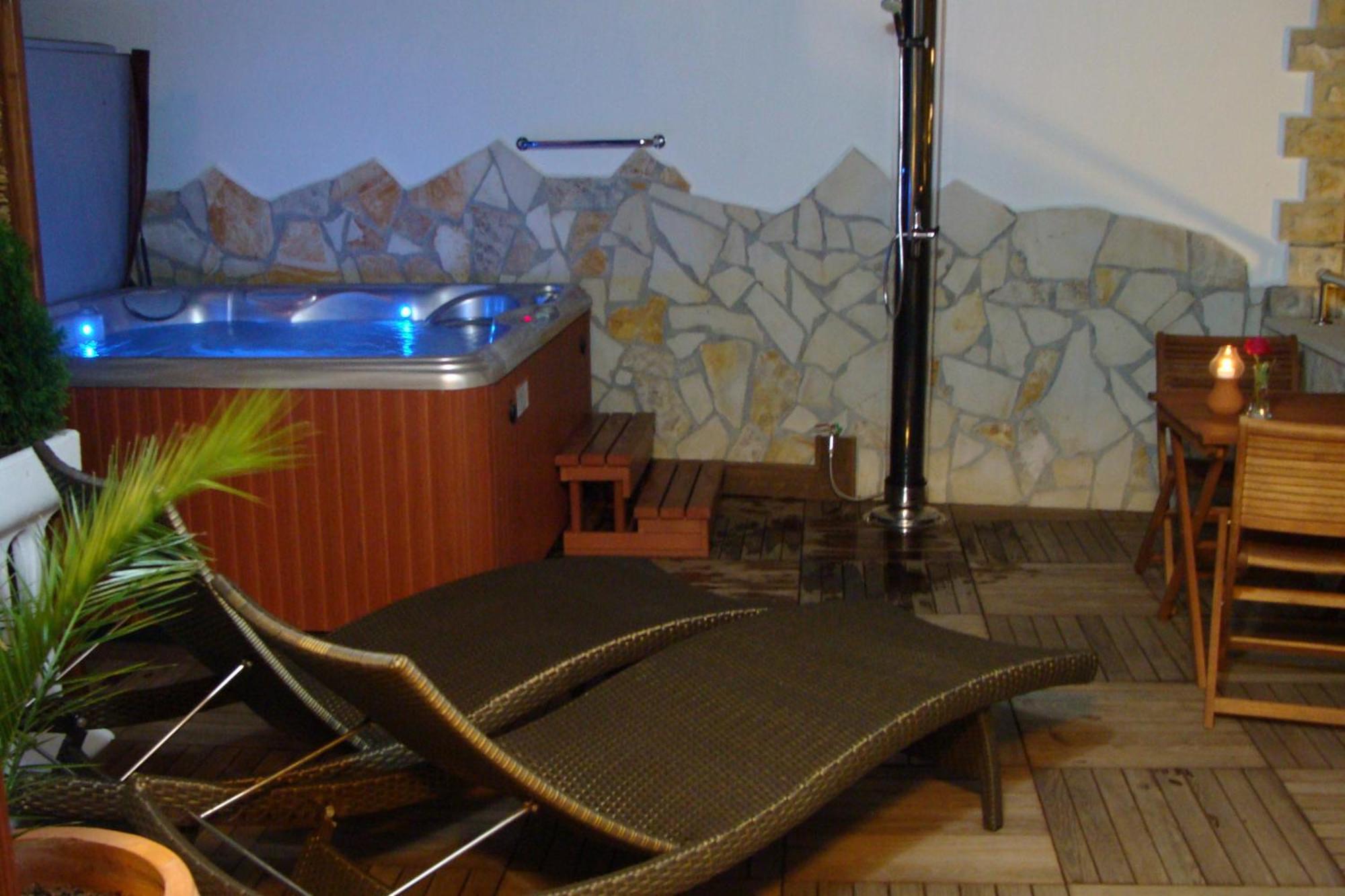 Hotel Vila Tina Arbanija Екстериор снимка