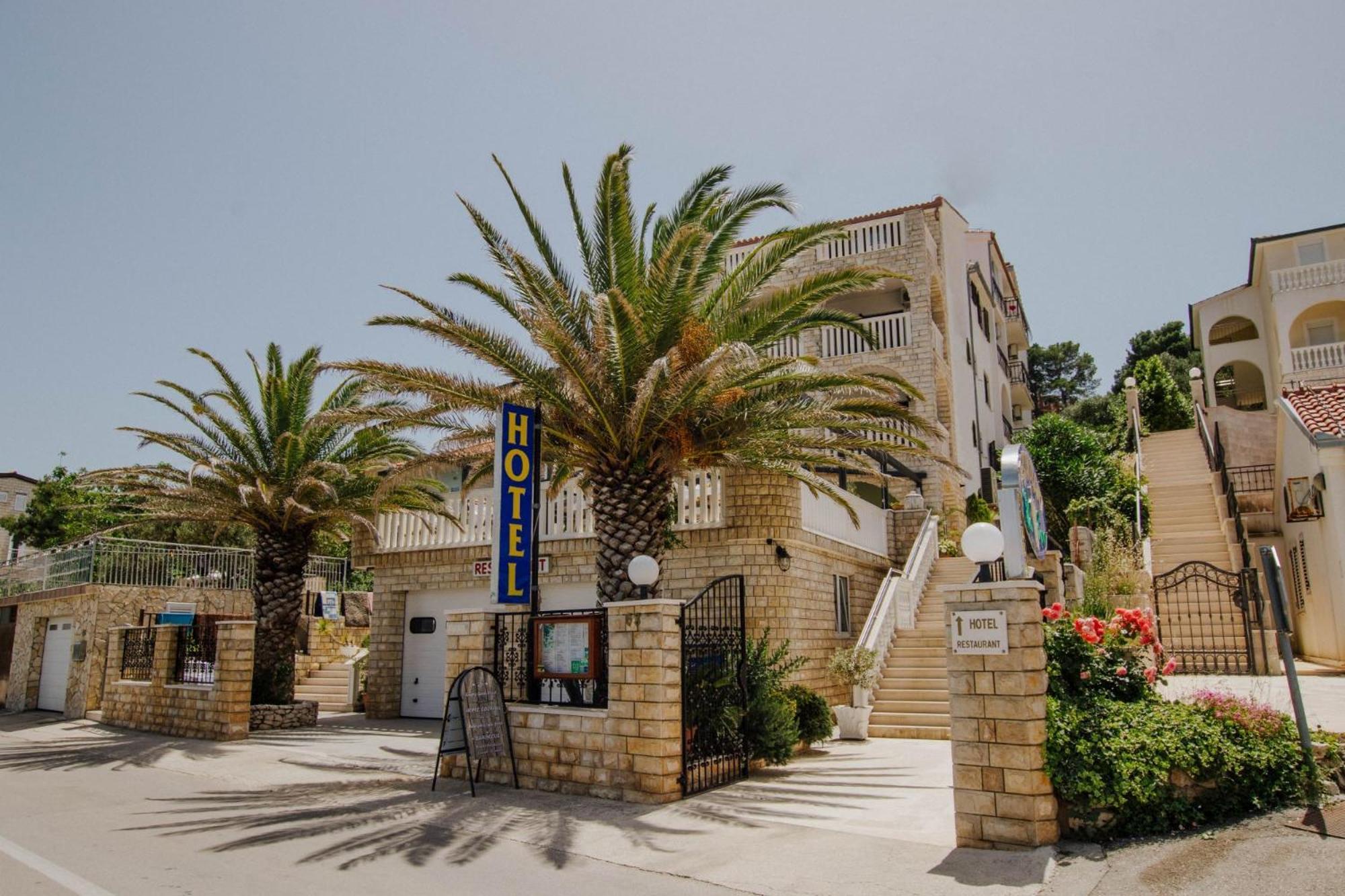 Hotel Vila Tina Arbanija Екстериор снимка