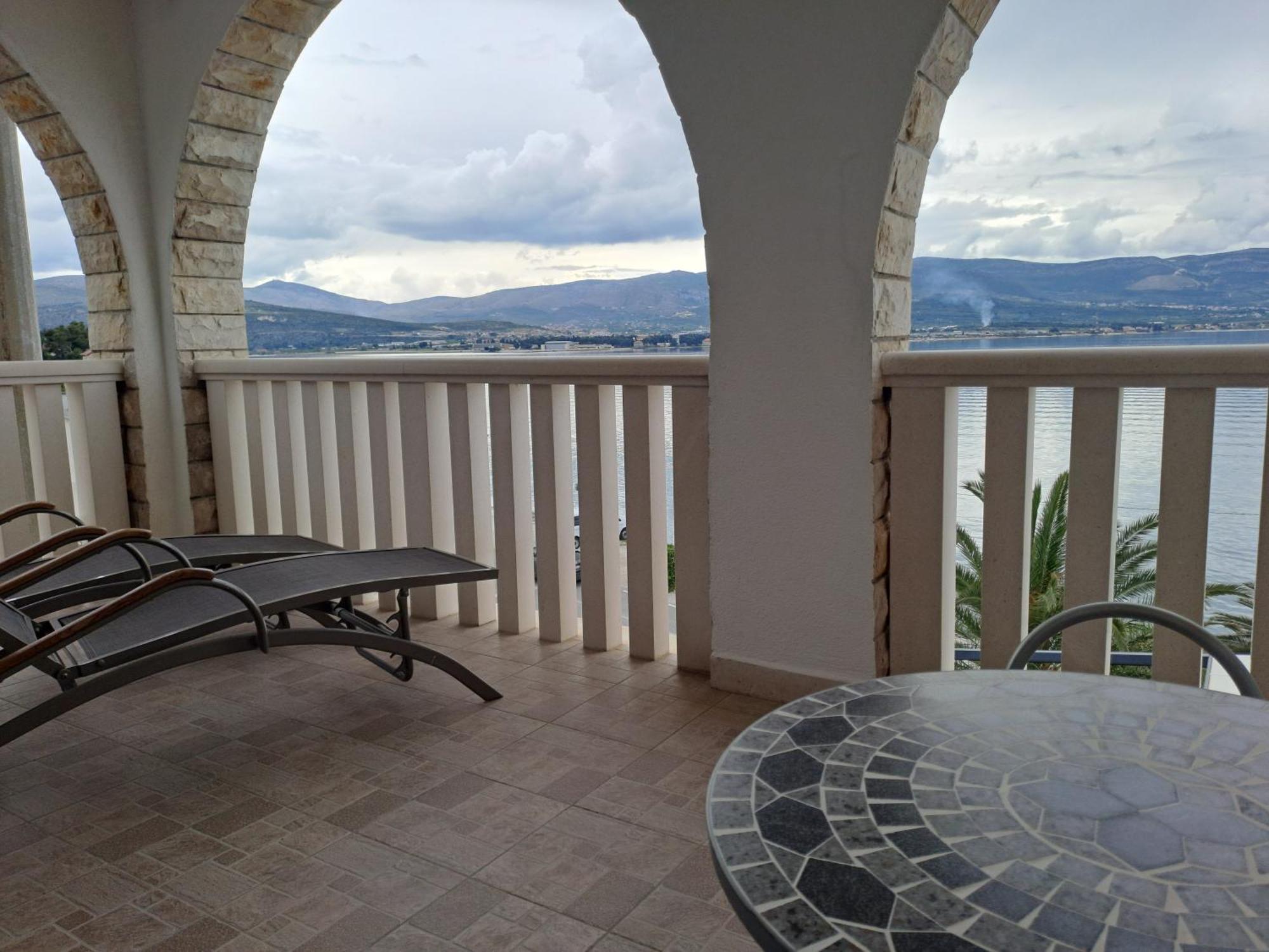 Hotel Vila Tina Arbanija Екстериор снимка