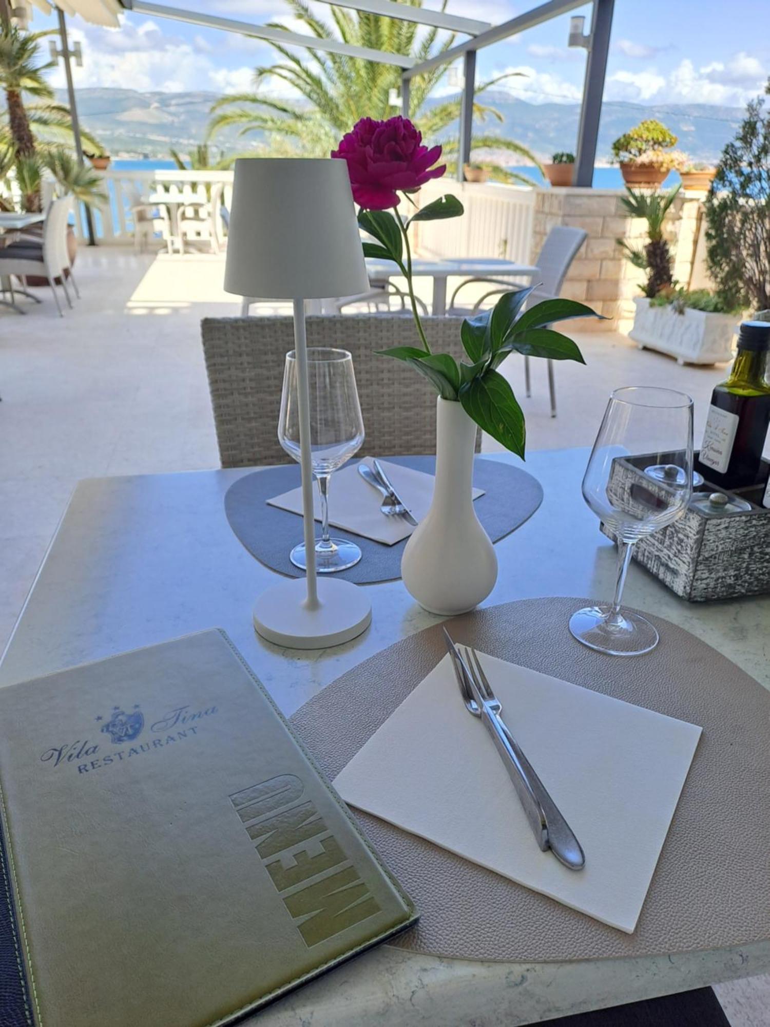 Hotel Vila Tina Arbanija Екстериор снимка