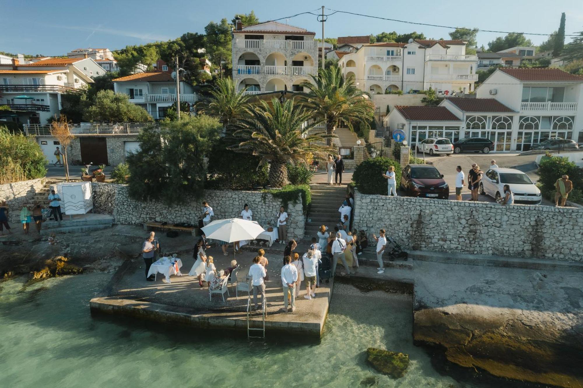 Hotel Vila Tina Arbanija Екстериор снимка