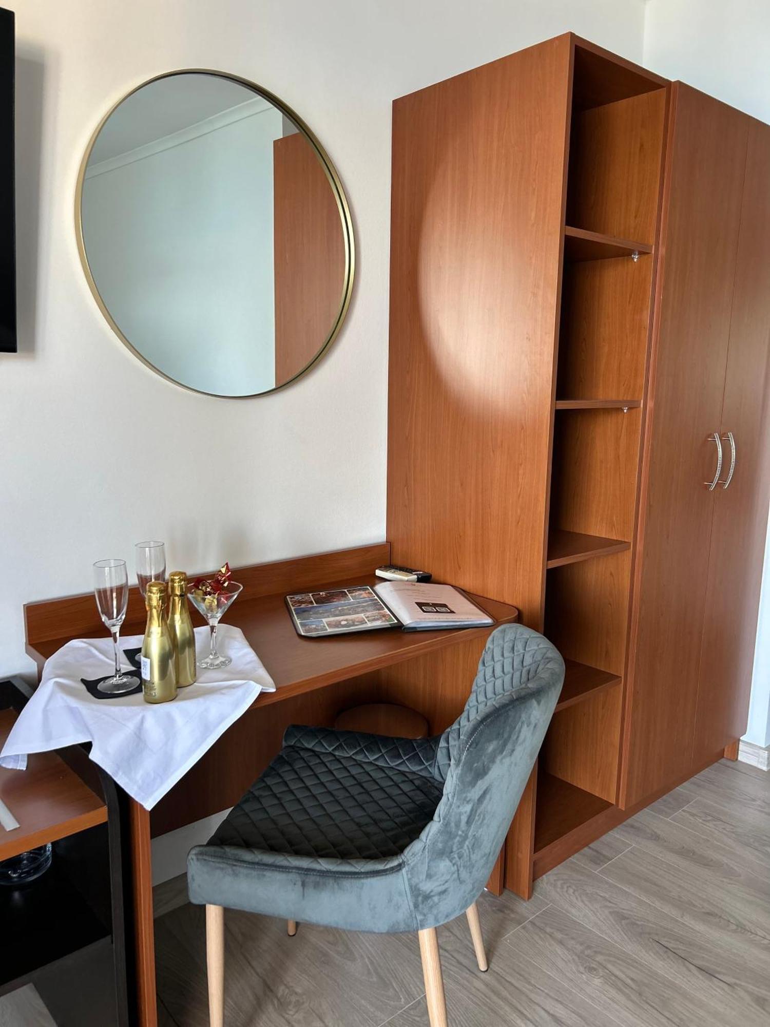 Hotel Vila Tina Arbanija Екстериор снимка