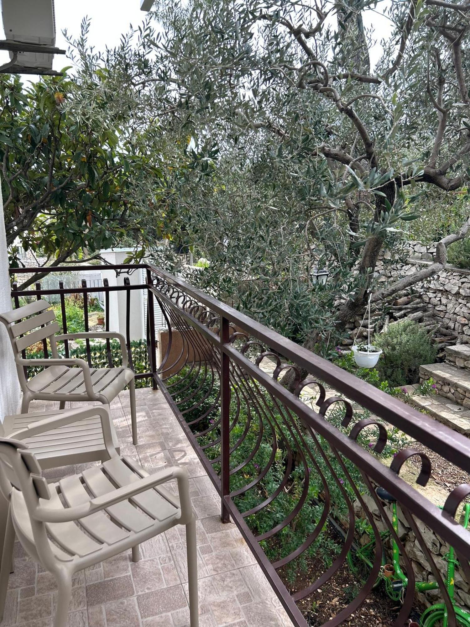 Hotel Vila Tina Arbanija Екстериор снимка