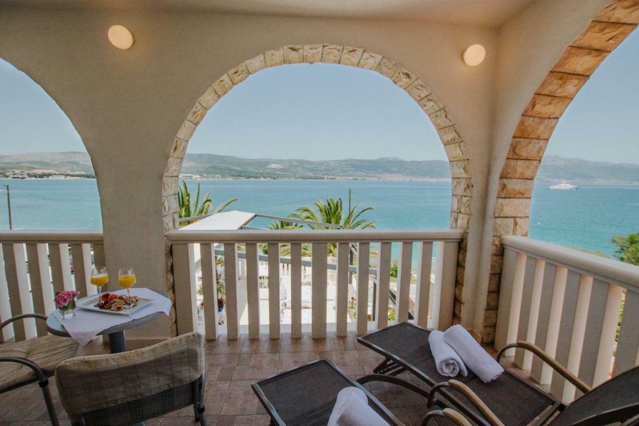 Hotel Vila Tina Arbanija Екстериор снимка