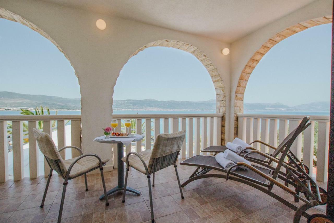 Hotel Vila Tina Arbanija Екстериор снимка