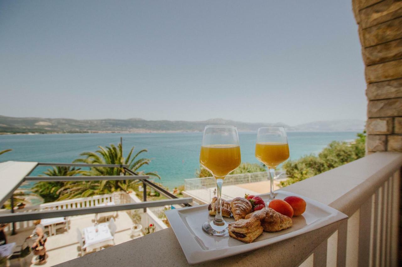 Hotel Vila Tina Arbanija Екстериор снимка