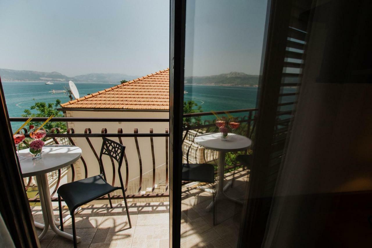 Hotel Vila Tina Arbanija Екстериор снимка