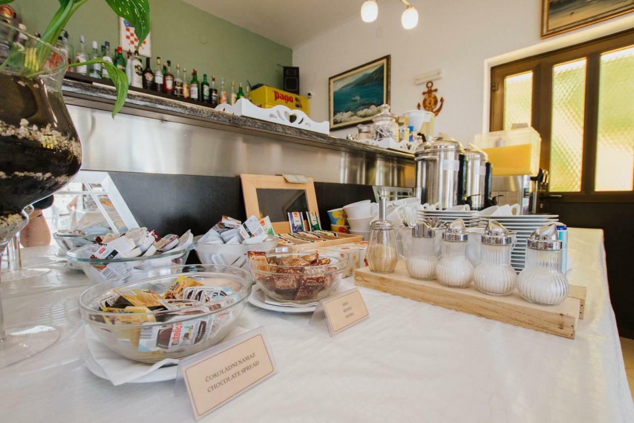 Hotel Vila Tina Arbanija Екстериор снимка